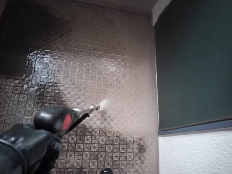 【施工事例】マンションの外壁および床面洗浄工事を行いました